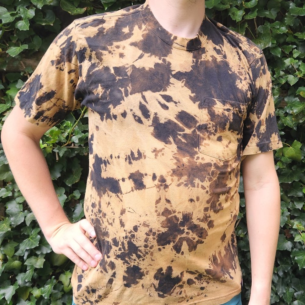 hand-tie-dyed pocketed T-shirt -- Dickies Medium -- black & tan